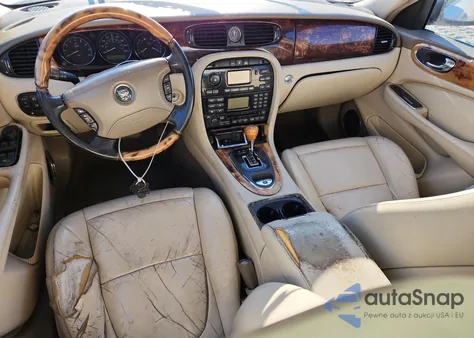2004 Jaguar Xj8 z USA, uszkodzony, nr VIN SAJWA71C84SG18805